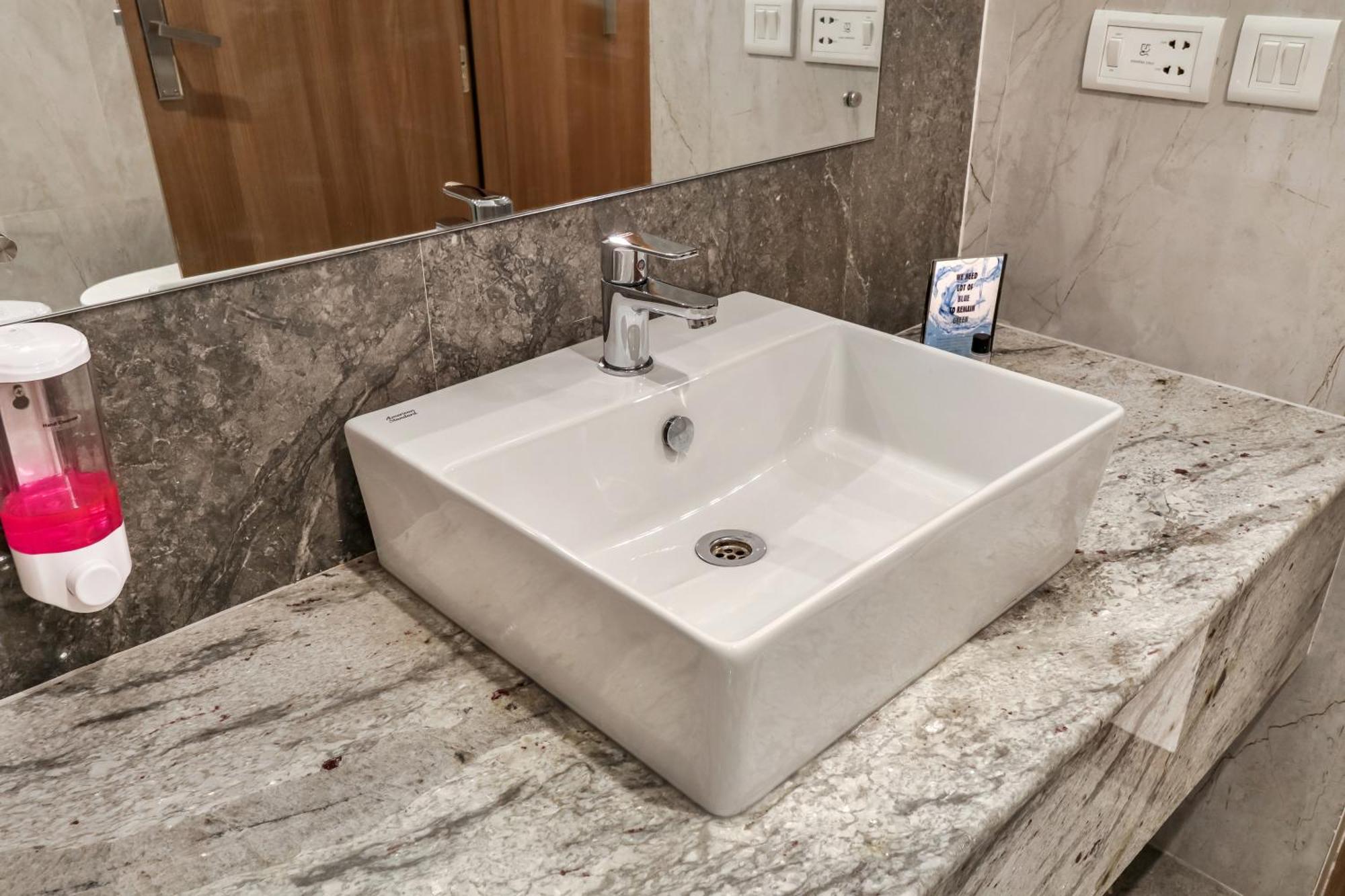 Starlit Suites Newtown Calcutta Extérieur photo